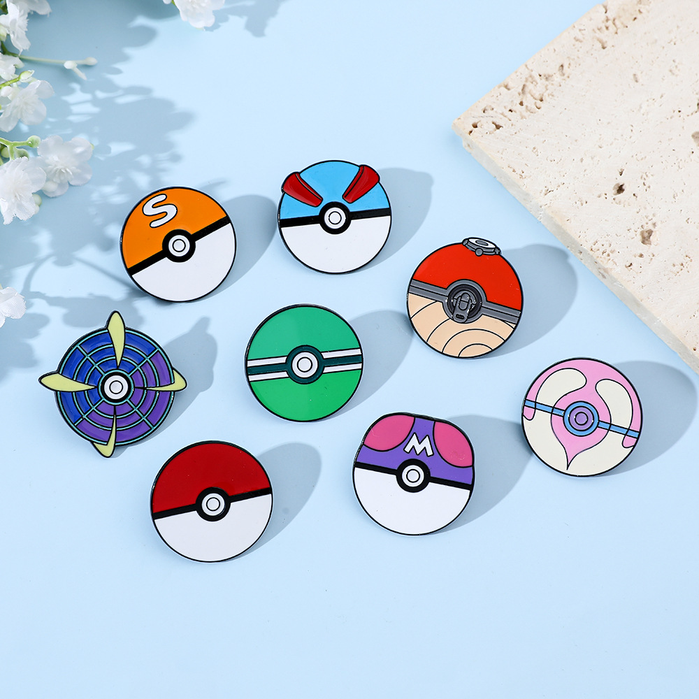 Anime Ball Cartoon Enamel Pins - Pokeball Cosplay Prop recension och pris